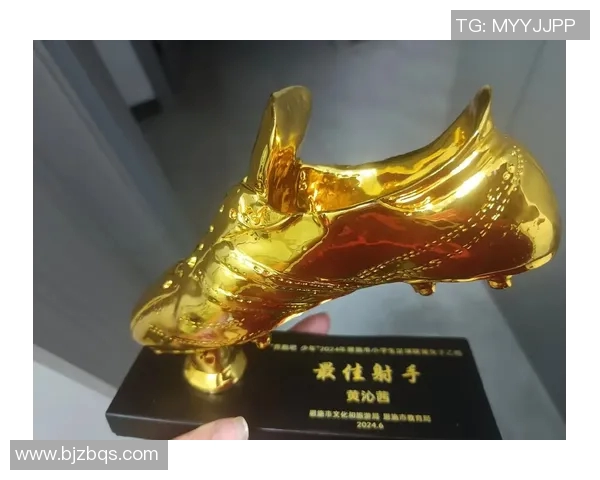 聚焦奖杯荣耀与背后故事探寻:成就与奋斗的象征 聚焦奖杯荣耀与背后故事探寻:成就与奋斗的象征